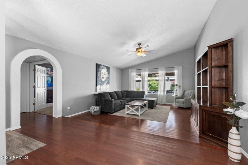09__1421 N Lesueur Cir