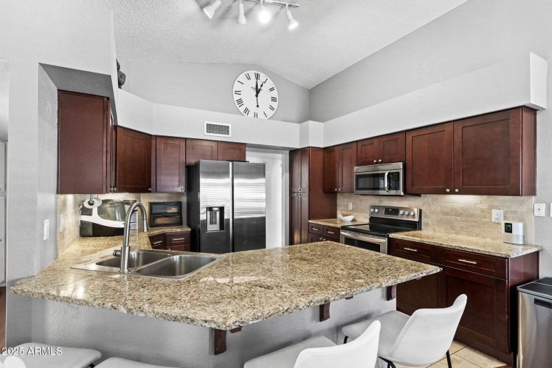 15__1421 N Lesueur Cir