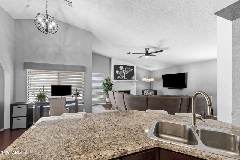 18__1421 N Lesueur Cir