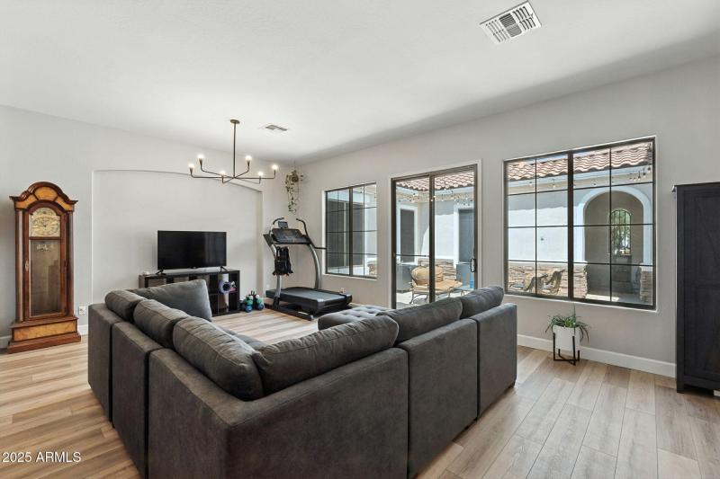 15-web-or-mls-Creekside-15