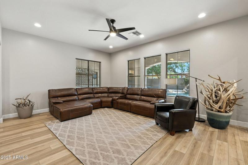 20-web-or-mls-Creekside-20