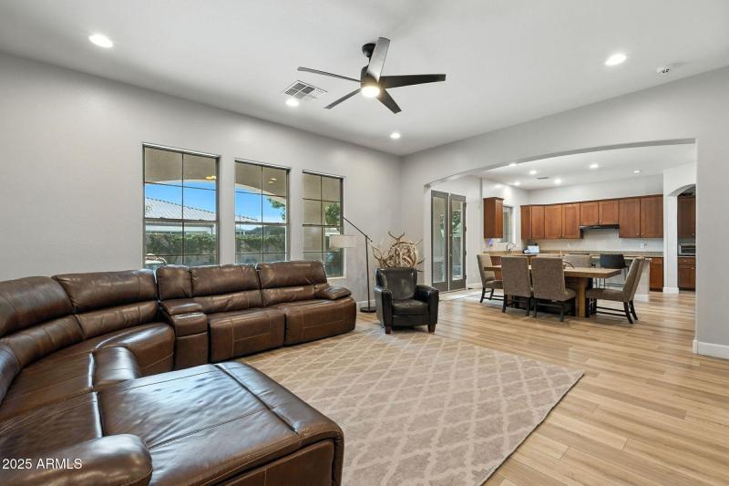 22-web-or-mls-Creekside-22