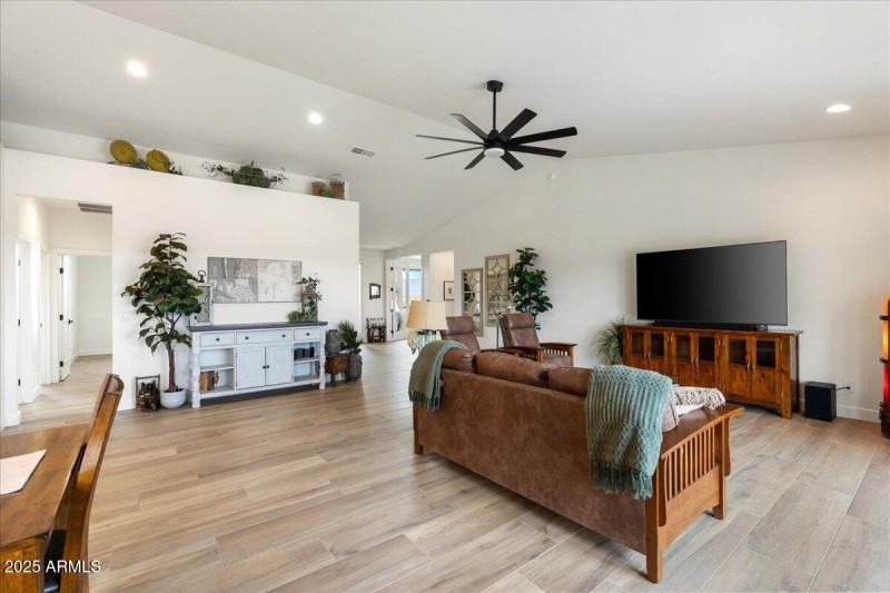 20-Living Room to Bedrooms