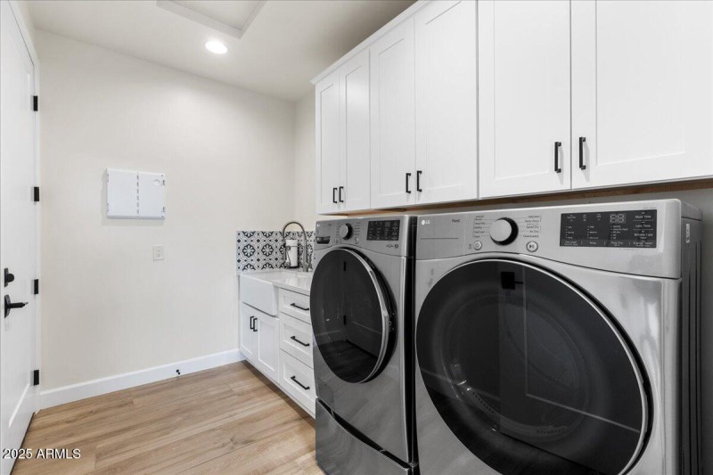 28-Laundry Room