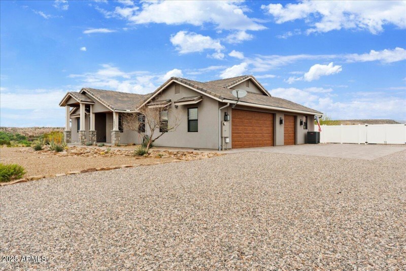 39-Front Garage