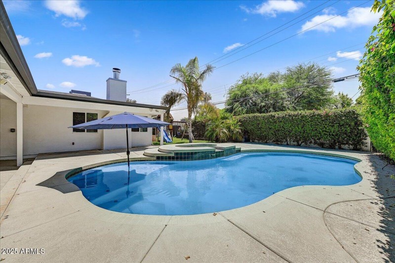 Pool & Spa