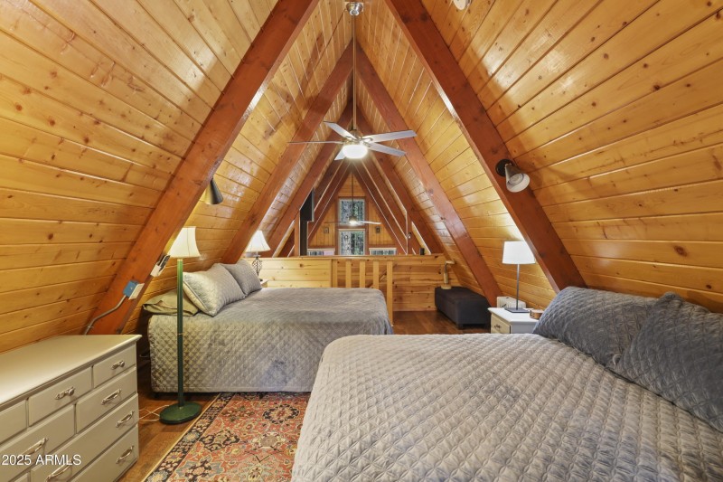 Spacious 2nd Bdrm w/ Queen Beds