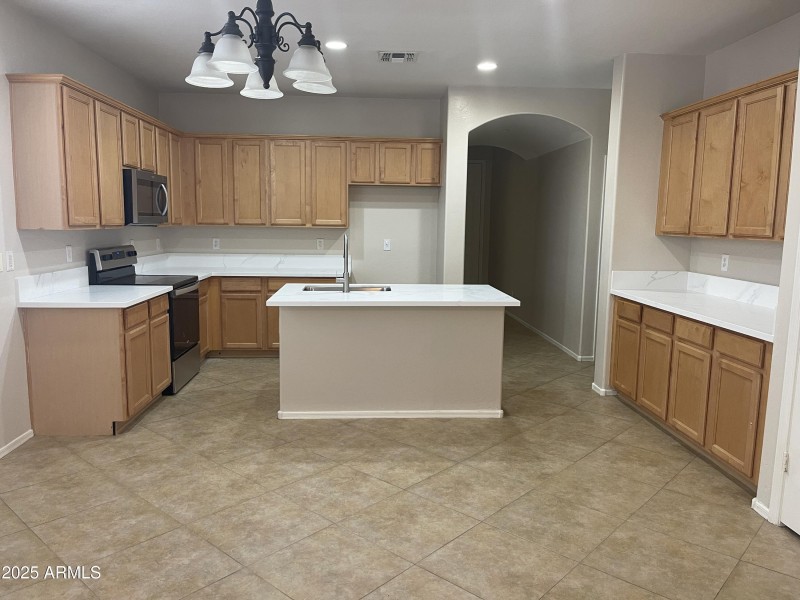 20250827_005139682_iOS