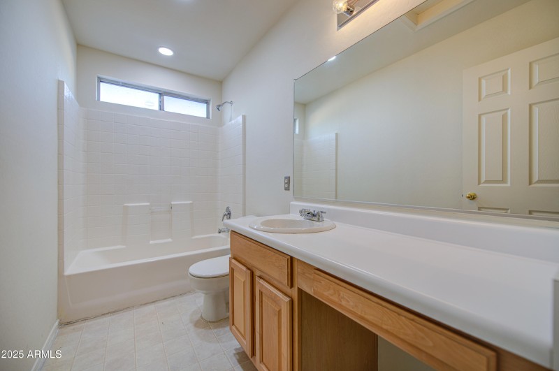 Bathroom 2-pic 2