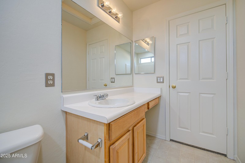 Bathroom 2-pic 3