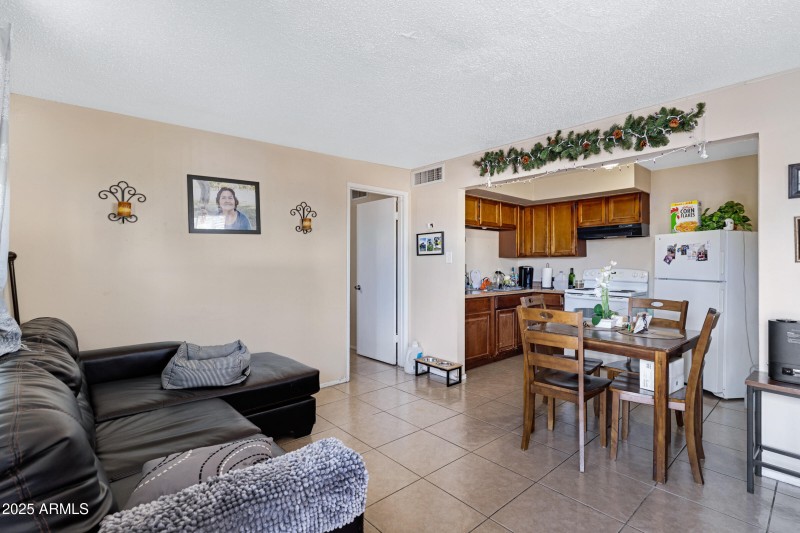 610 S Bellview-17