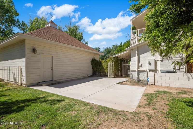 Detached Garage/Workshop