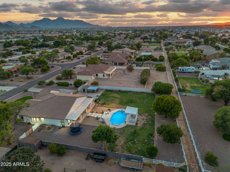 003_75-web-or-mls-dji_0805_743