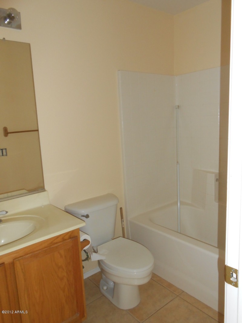 432 N Opal Hall bath