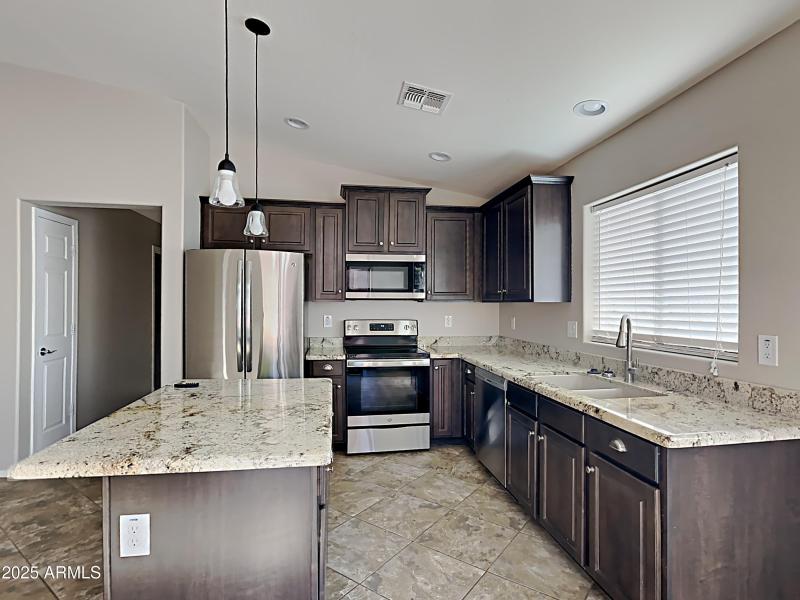 1004506.18584 W Illini Street_12