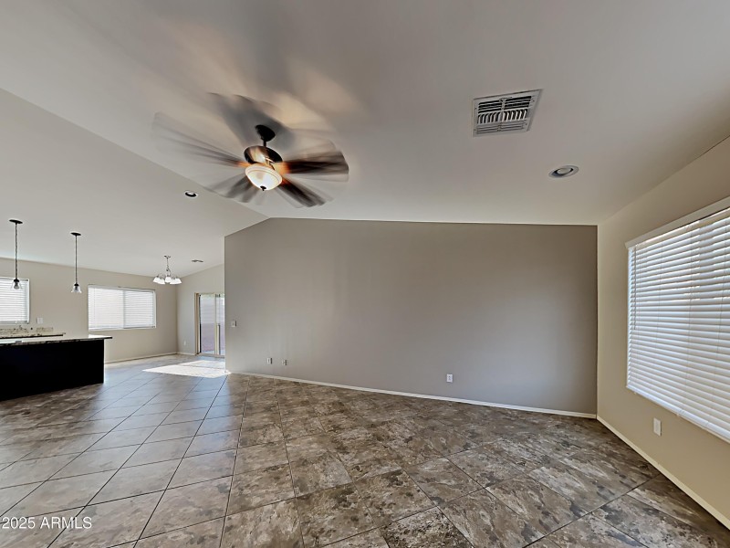 1004506.18584 W Illini Street_13