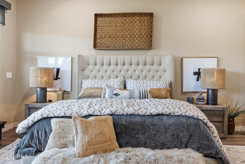 23-Primary Bedroom (3)