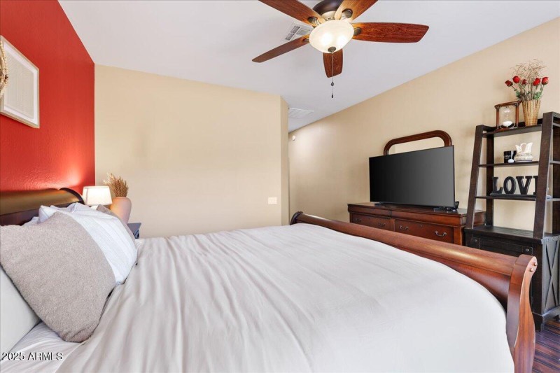 17-Primary Bedroom