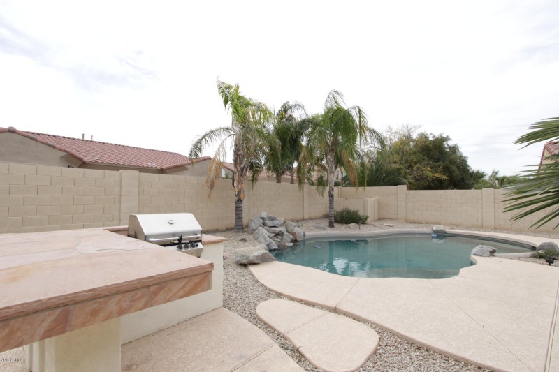 30 Built-in BBQ and Pool