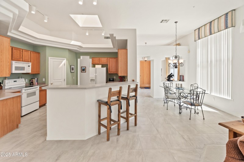 Kitchen breakfast bar