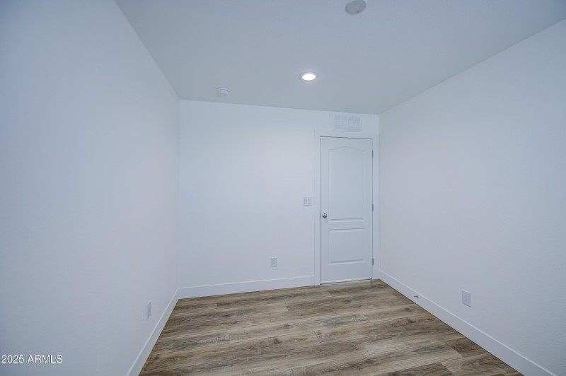 Bedroom 4-pic 2