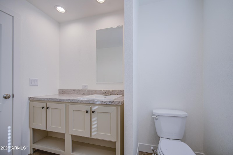 Bathroom 2-pic 3