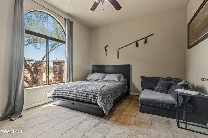 6611 2nd Bedroom Walk In CLoset