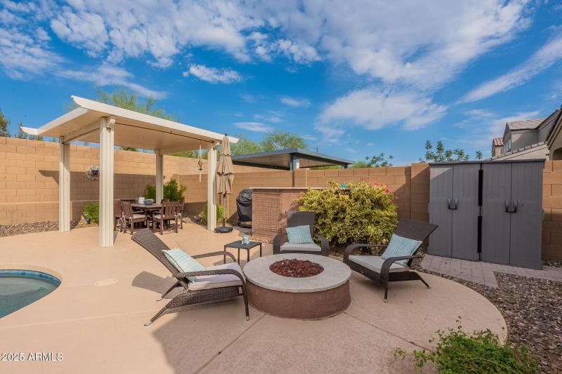 Pergola Firepit