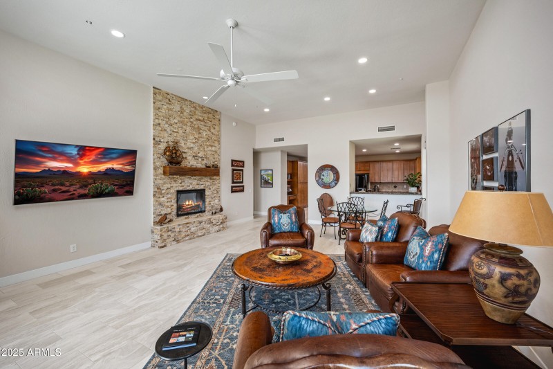 Great room w/fireplace