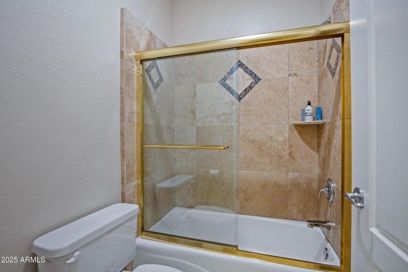 Guest bed ensuite