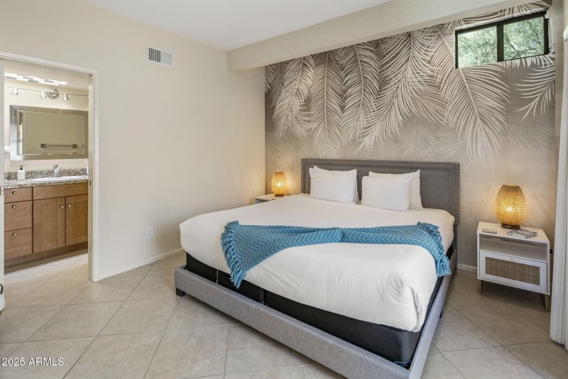 042_Guest House Bedroom