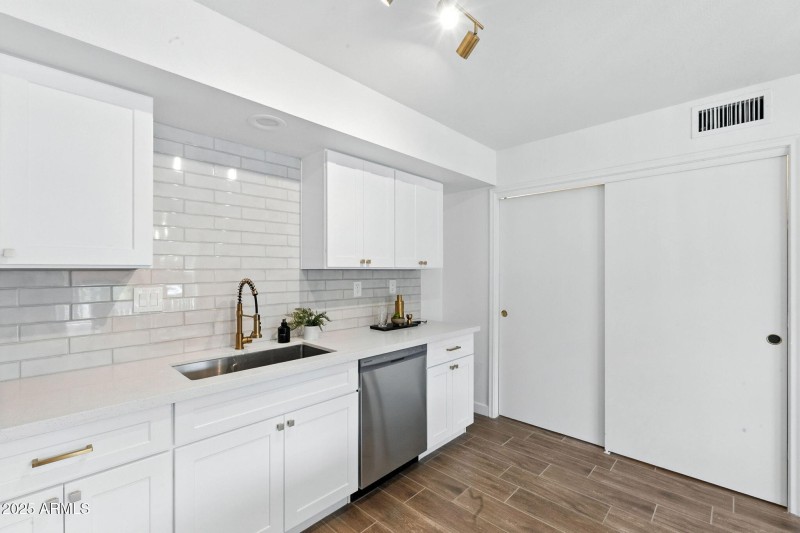 Eat In Kitchen