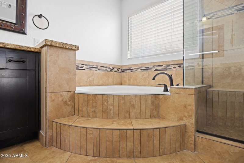 25-web-or-mls-3930-e-indigo-bay-ct