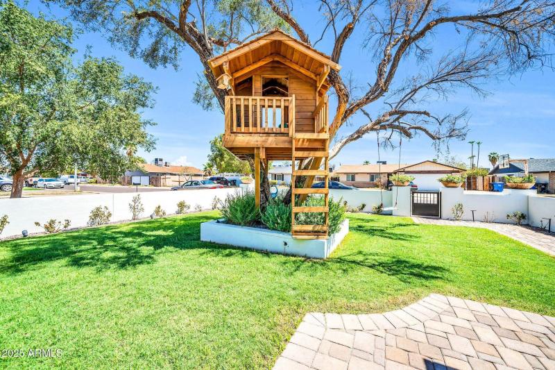 3068 N 90th Ave-5