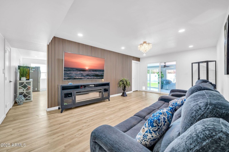 3068 N 90th Ave-11