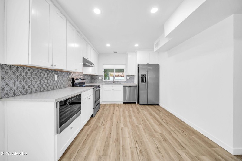 3068 N 90th Ave-13