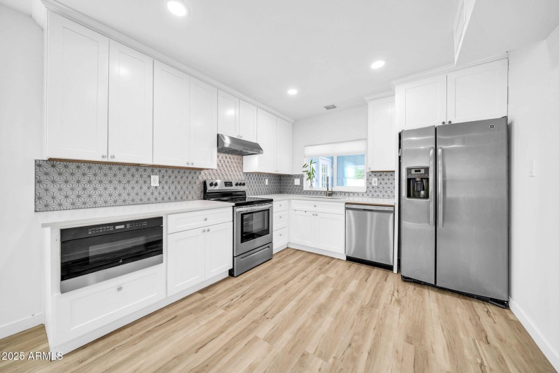 3068 N 90th Ave-14