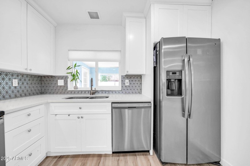 3068 N 90th Ave-15