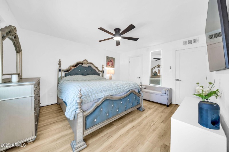 3068 N 90th Ave-19