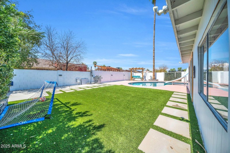 3068 N 90th Ave-31