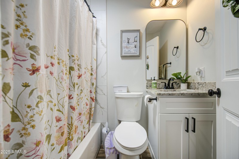 Bathroom 2-pic 2