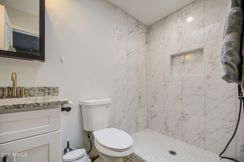 Bathroom 3-pic 2