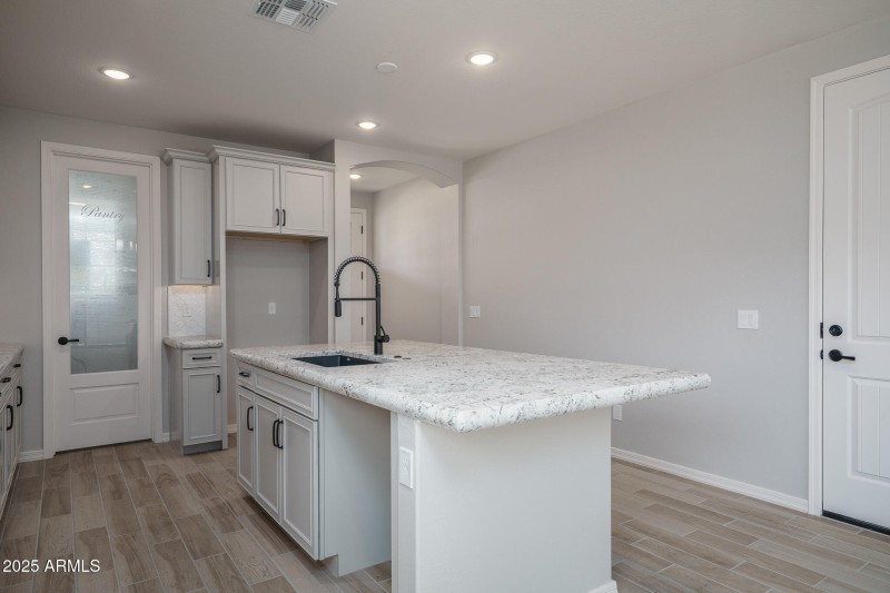 4) KITCHEN