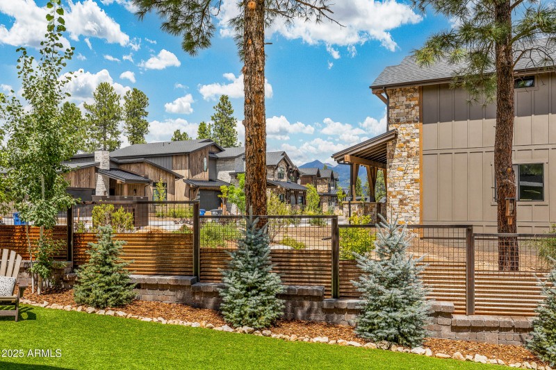 1810 E Magnolia Dr-12