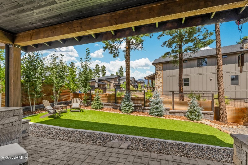 1810 E Magnolia Dr-13