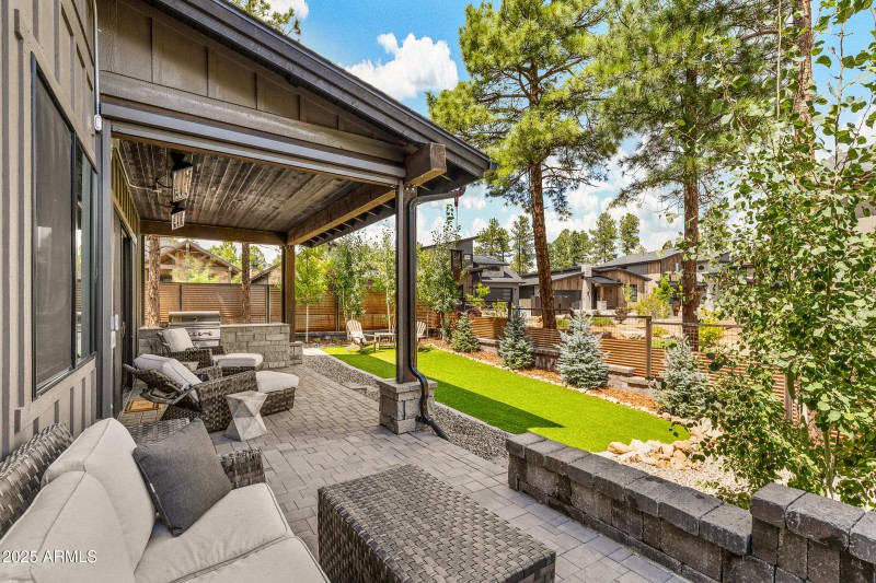1810 E Magnolia Dr-47