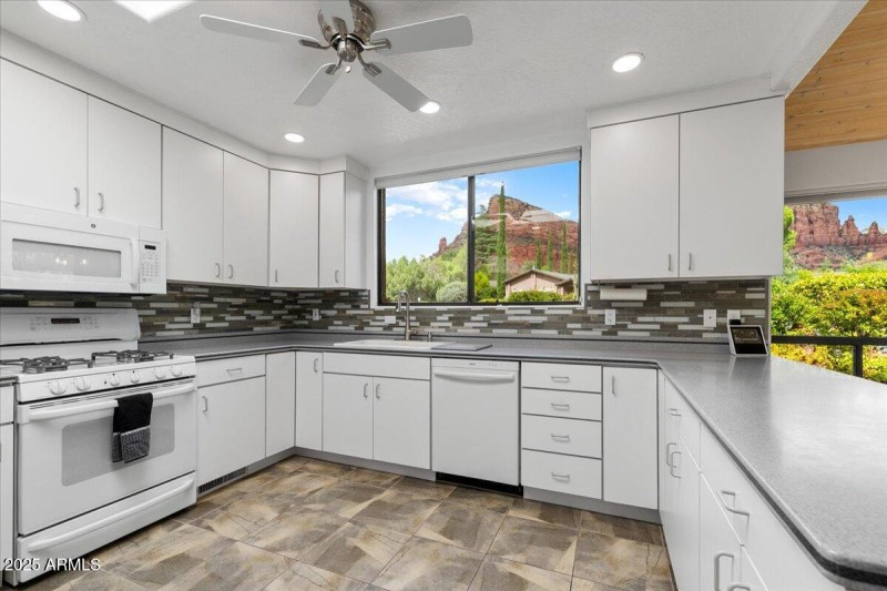 16-Kitchen