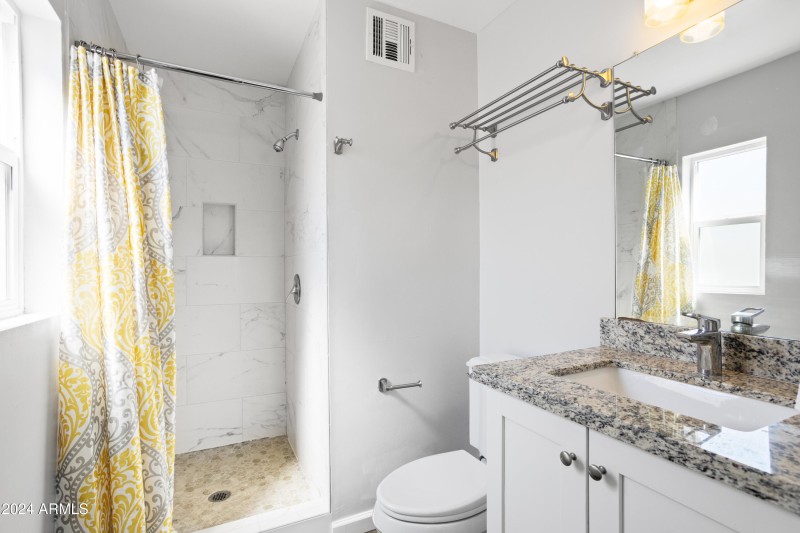 PropertyImageCo_7702EVerdeLn_WEB10