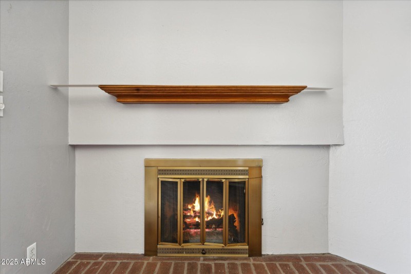 05-005-fireplace