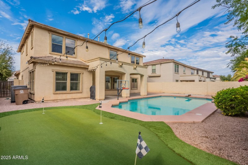Putting Green & Diving Pool